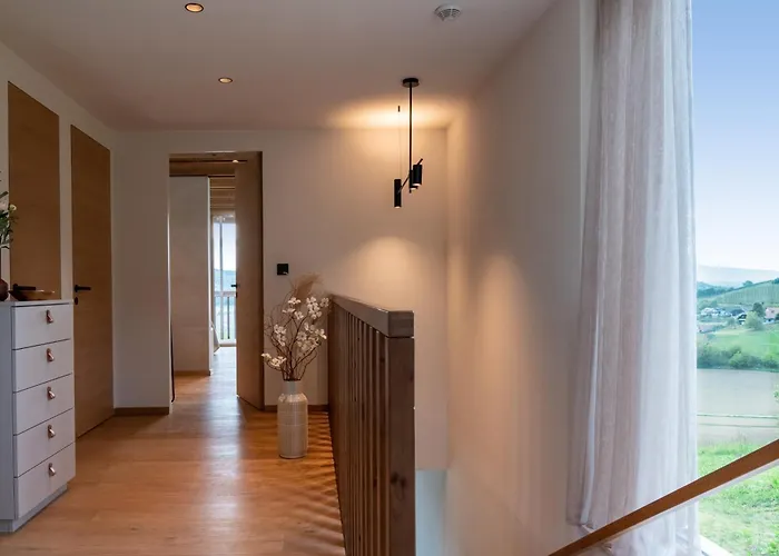 Vakantiehuis Kristomi Weinbergvillen *